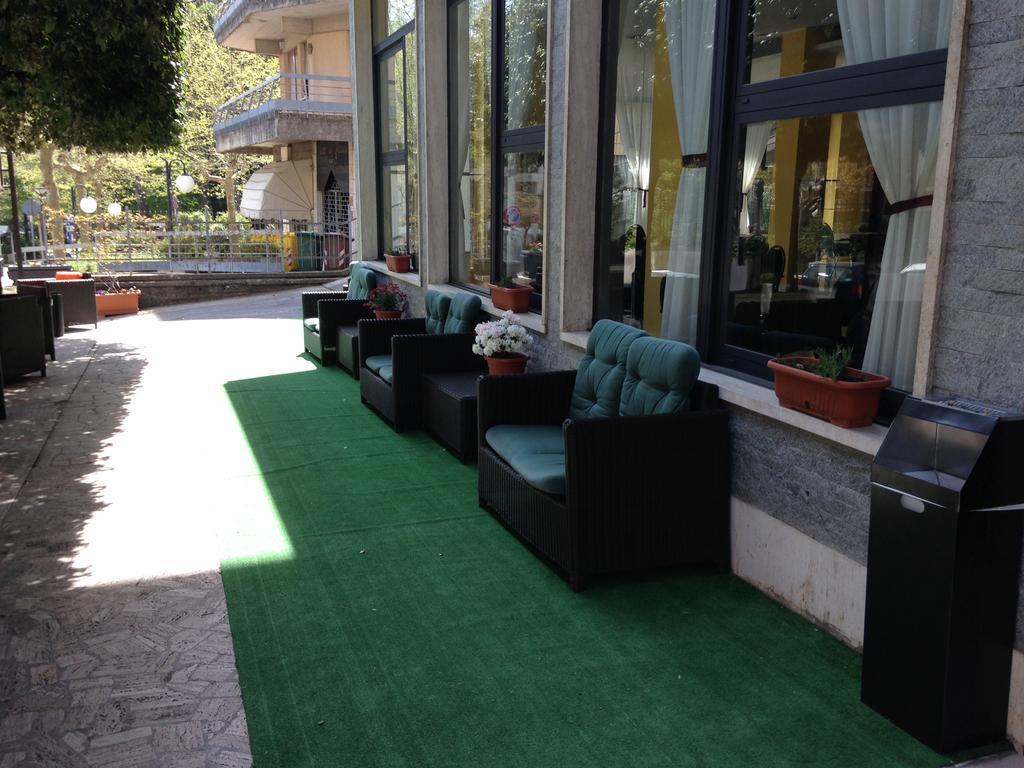 Hotel Mediterraneo เคียนเชียโนแตร์เม ภายนอก รูปภาพ