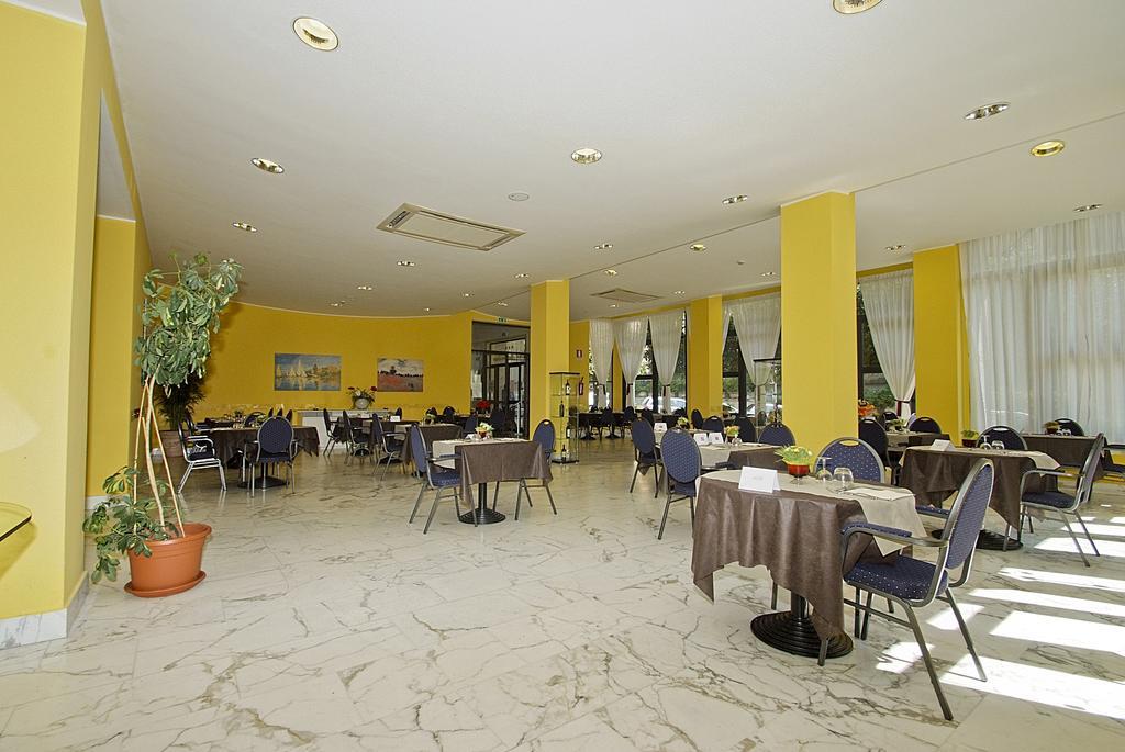 Hotel Mediterraneo เคียนเชียโนแตร์เม ภายนอก รูปภาพ